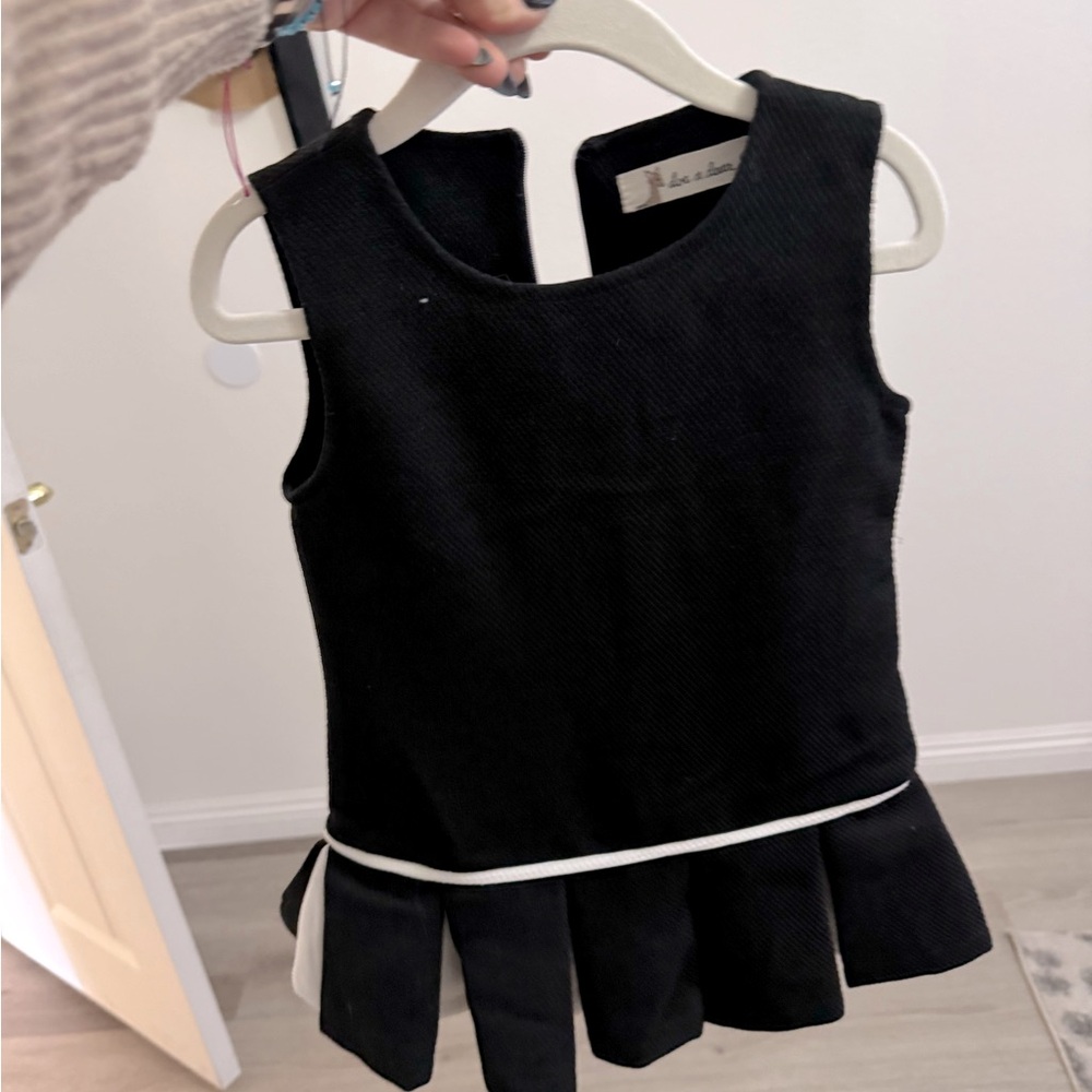 Doe a Dear cutest little dress. Perfect condition, black pleated detail.